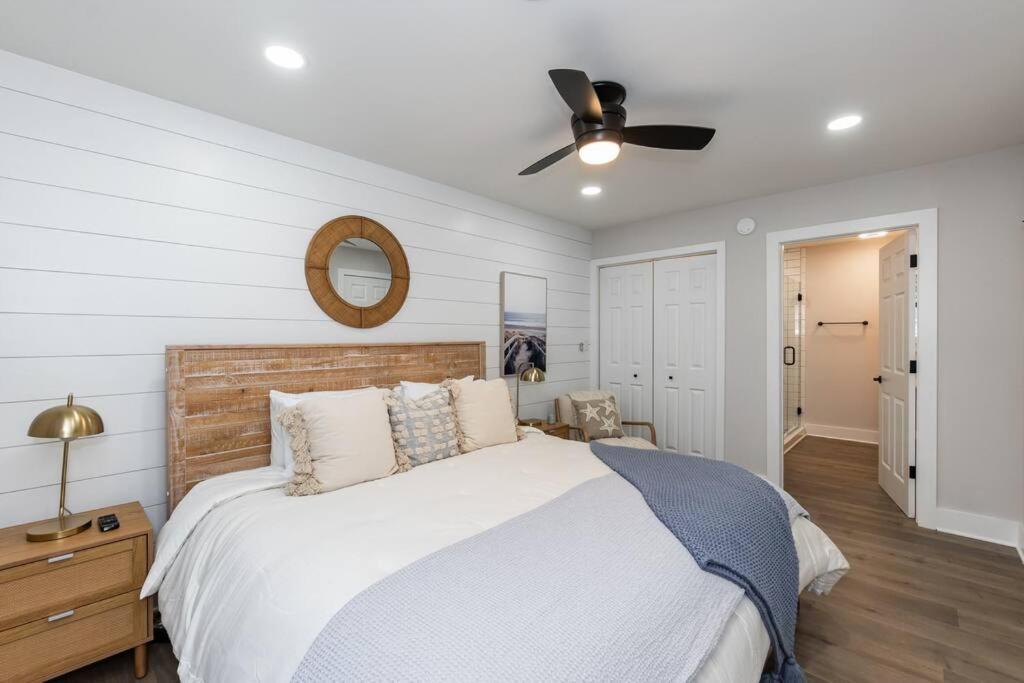 Island Joy - Newly Renovated/Walk To The Beach! Oak Island Exterior foto
