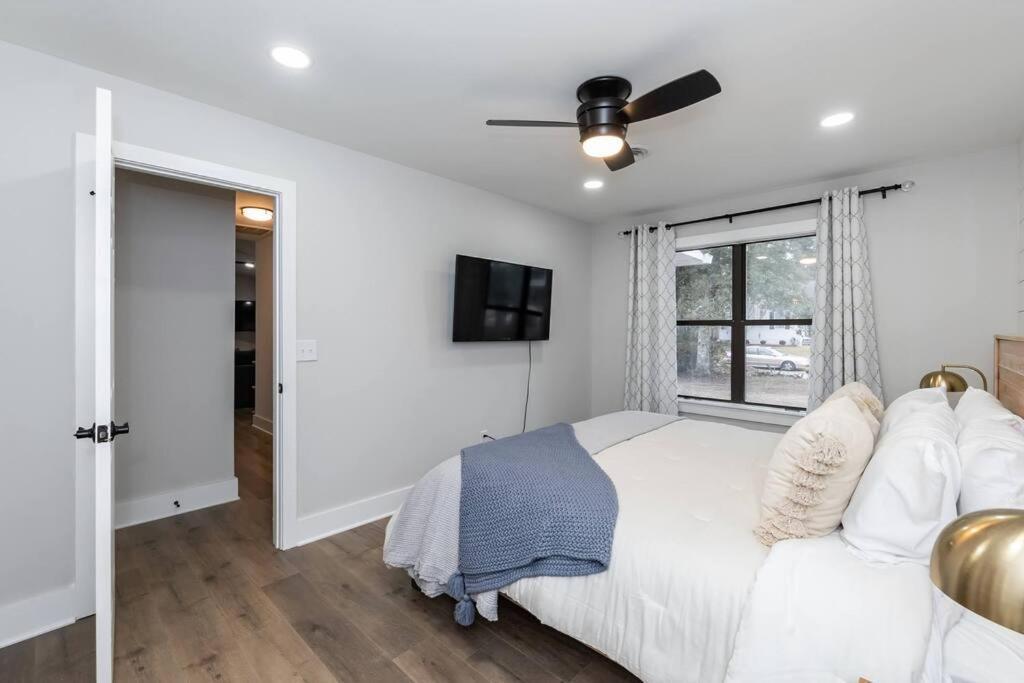 Island Joy - Newly Renovated/Walk To The Beach! Oak Island Exterior foto