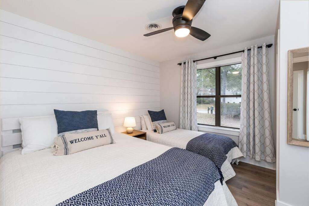 Island Joy - Newly Renovated/Walk To The Beach! Oak Island Exterior foto