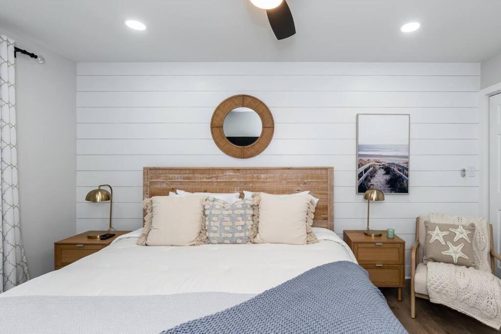 Island Joy - Newly Renovated/Walk To The Beach! Oak Island Exterior foto