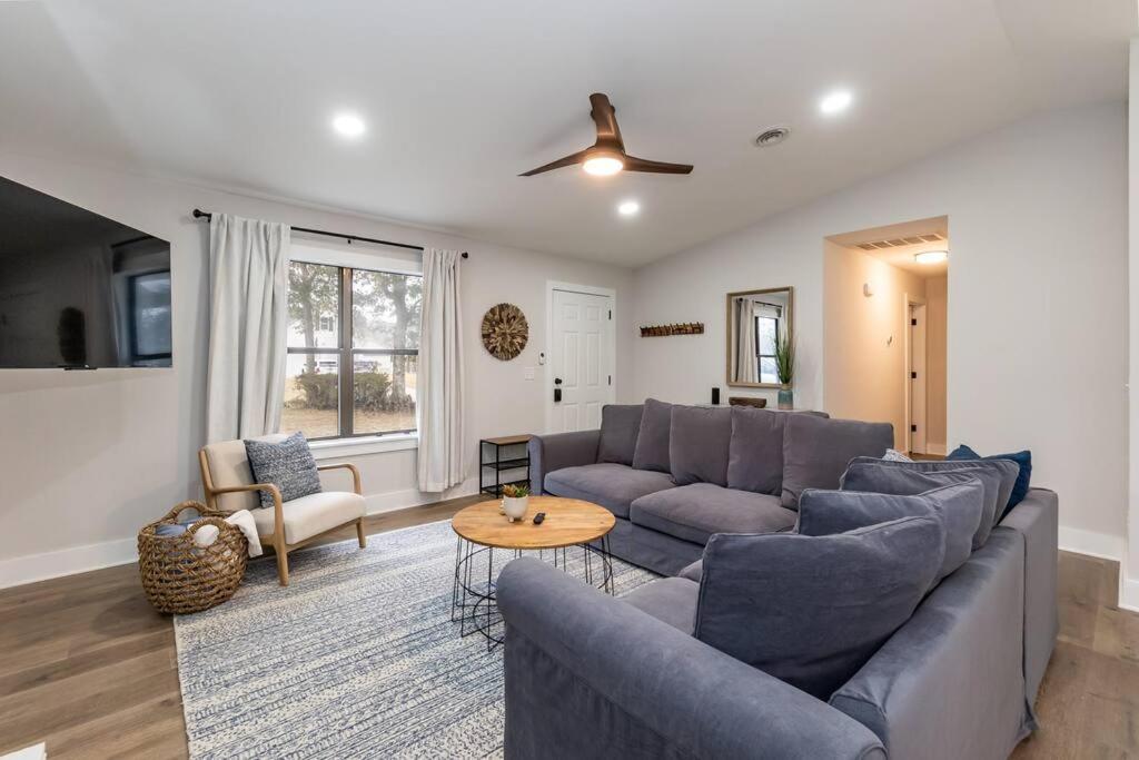 Island Joy - Newly Renovated/Walk To The Beach! Oak Island Exterior foto